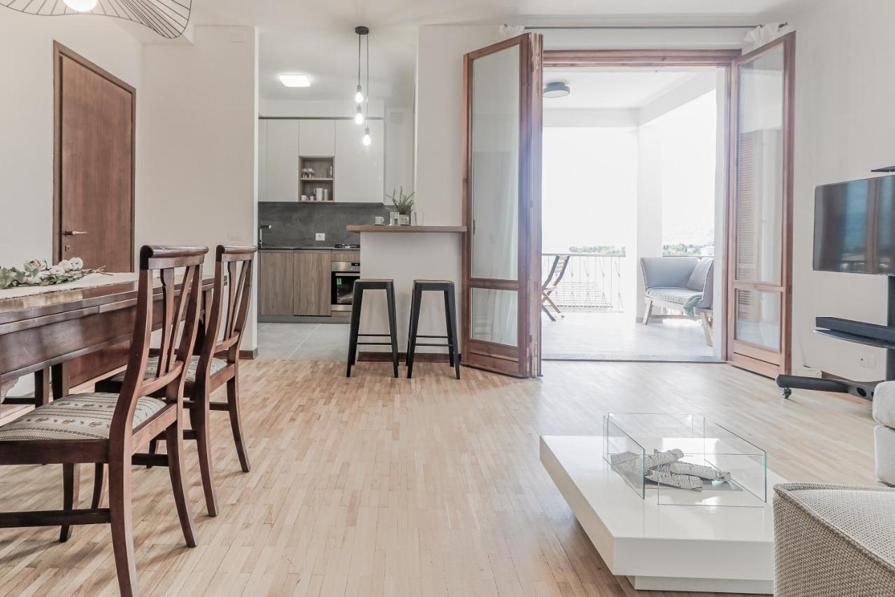 Stunning View Lakeside Apartment - Larihome A11 그라베도나 외부 사진